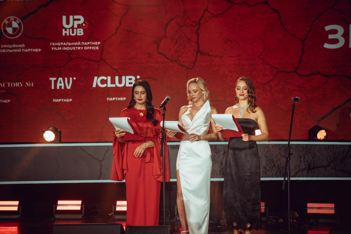 Даша Трегубова, Людмила Барбир и Яна Брензей