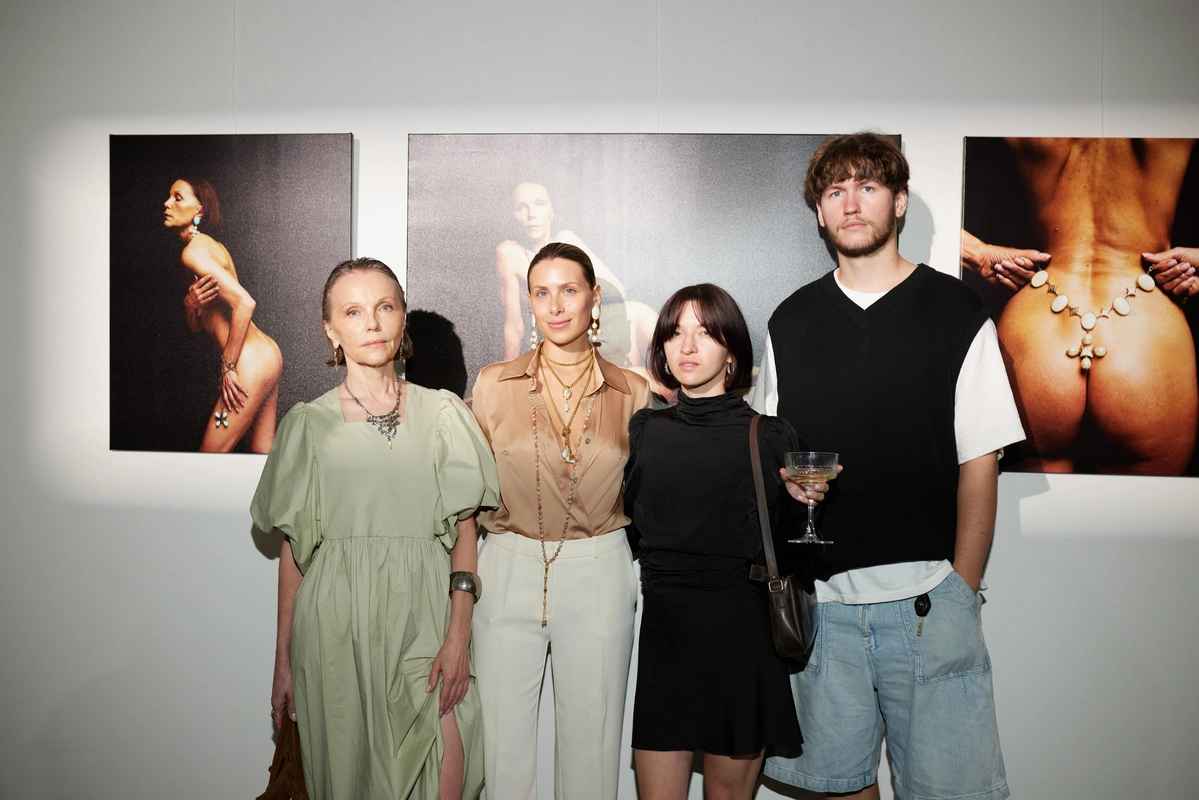 Grains de Verre презентував концептуальну експозицію «шлях [до] жінки» 