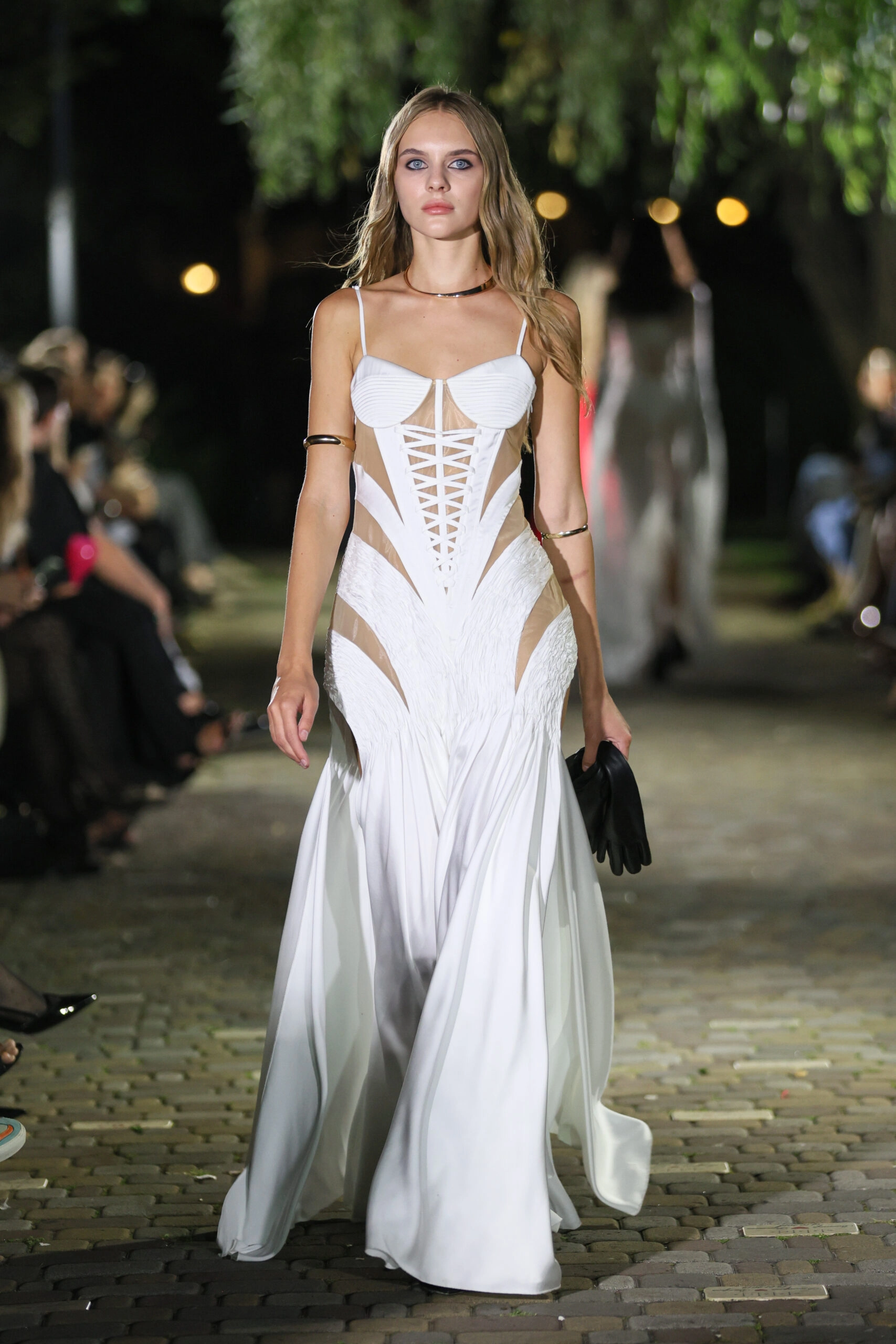 сукня з розрізами