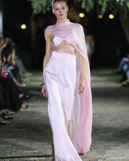 сукня рожева