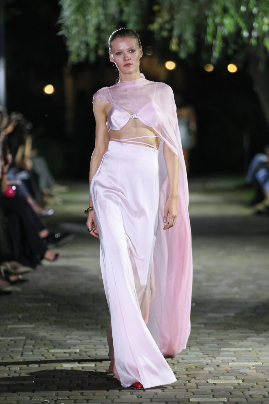 сукня рожева