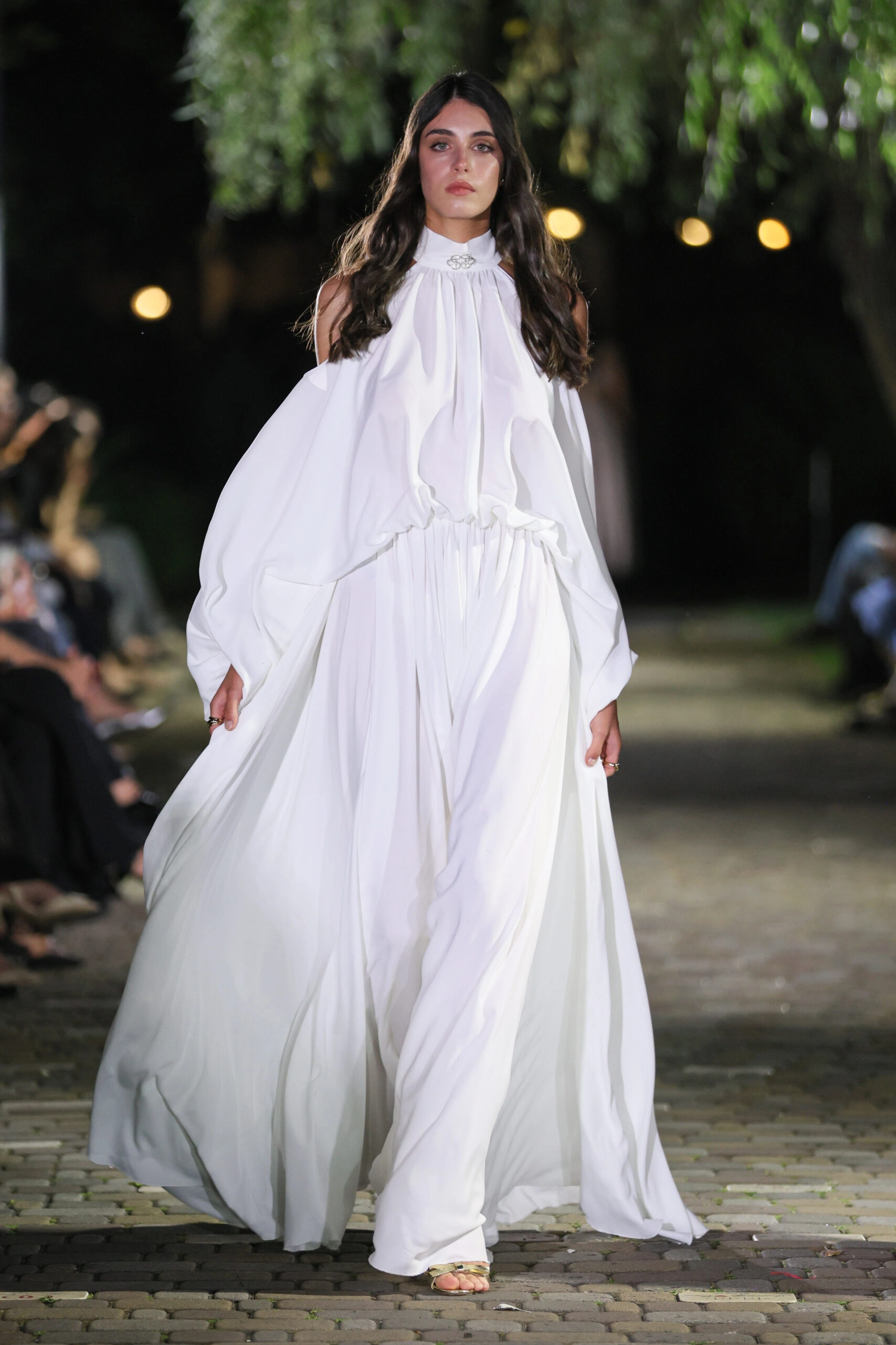 сукня біла довга