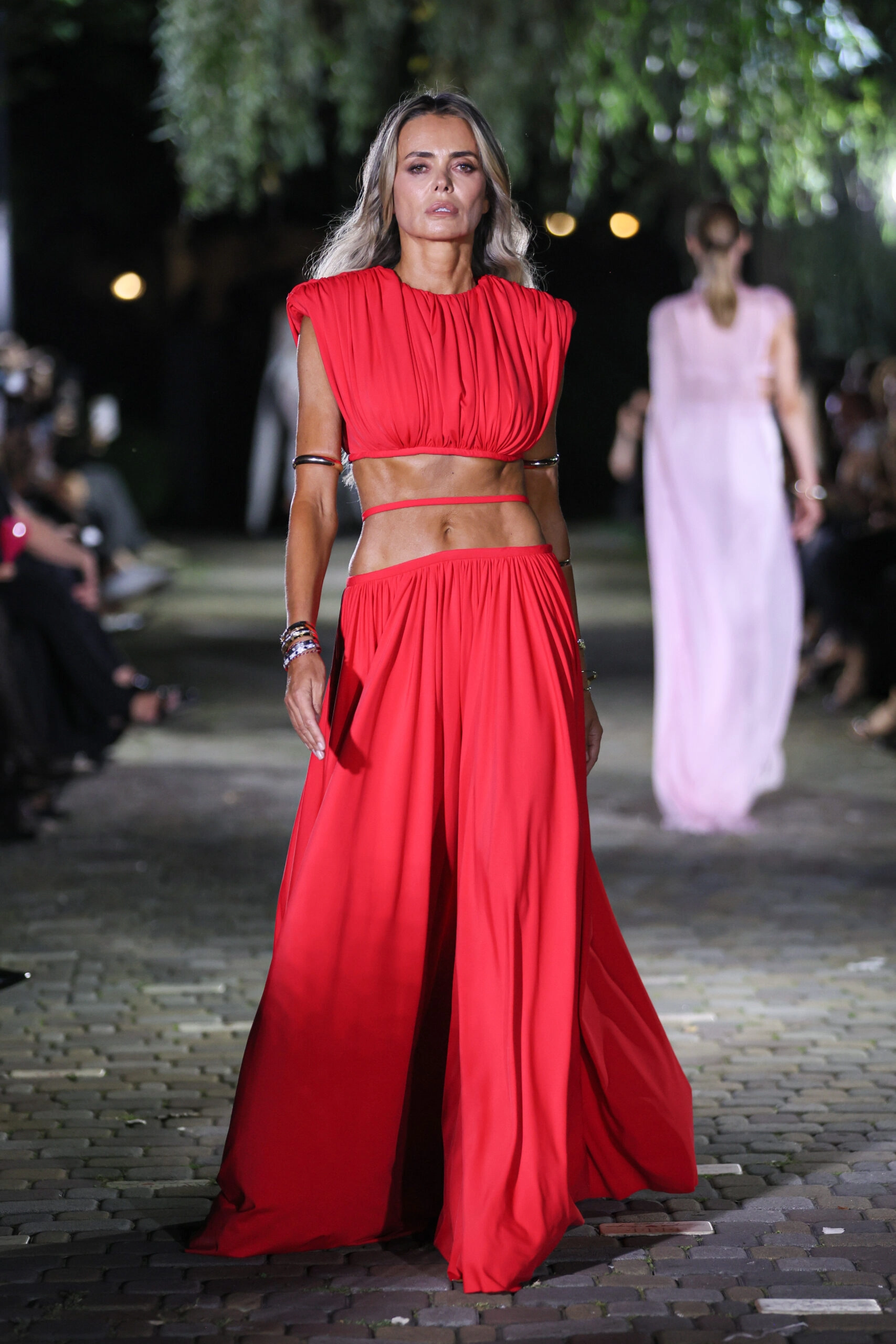 сукня червона