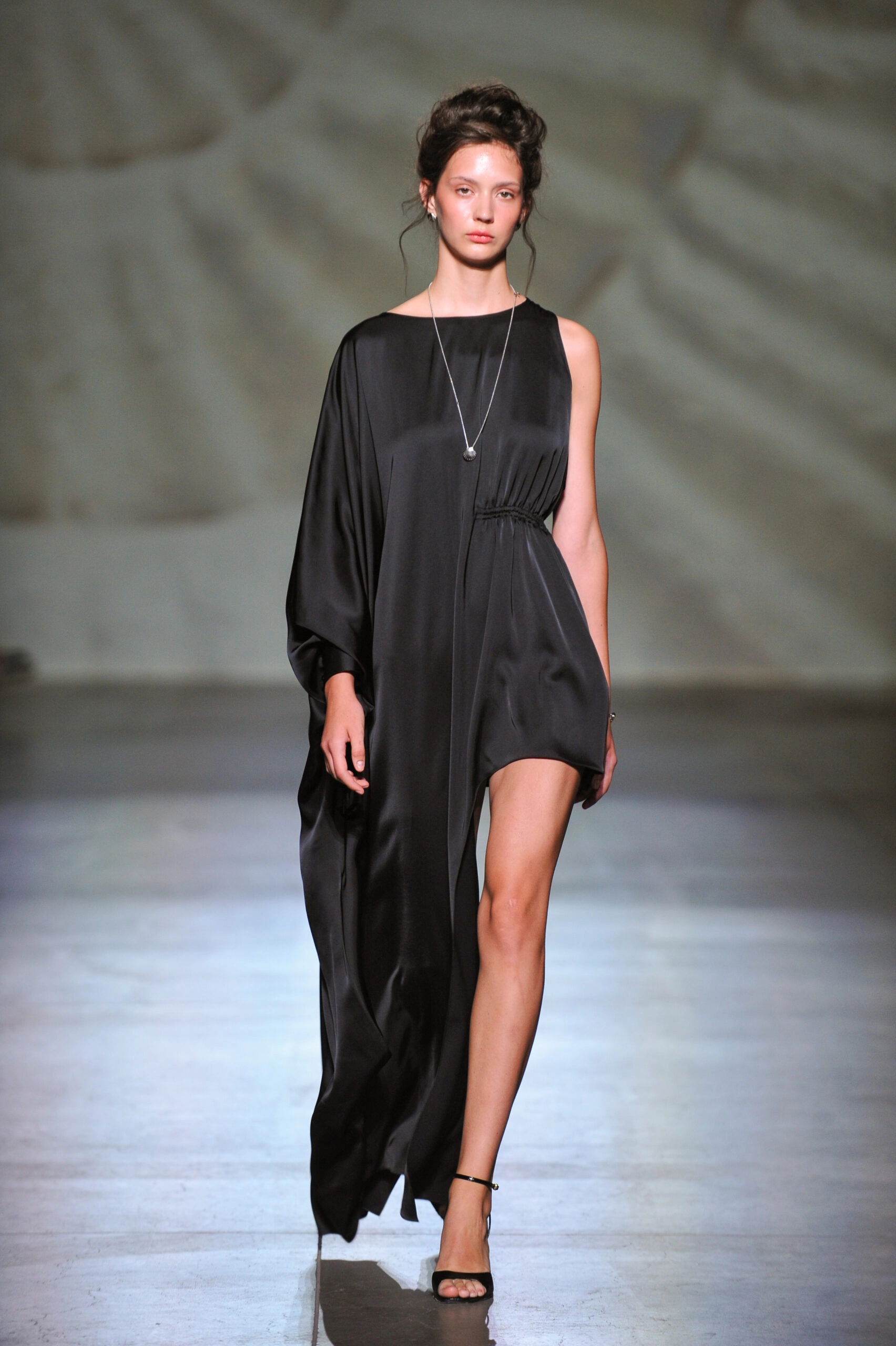 чорна сукня