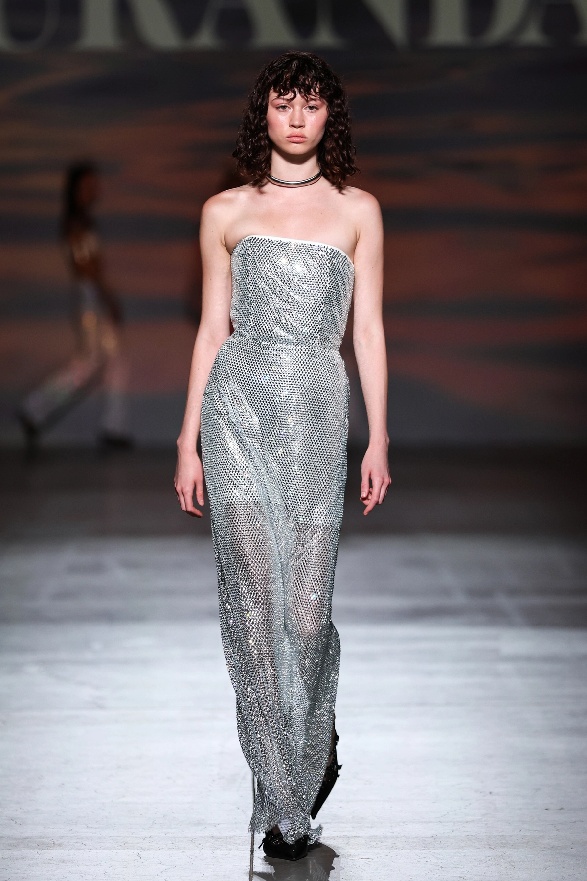 сукня срібляста