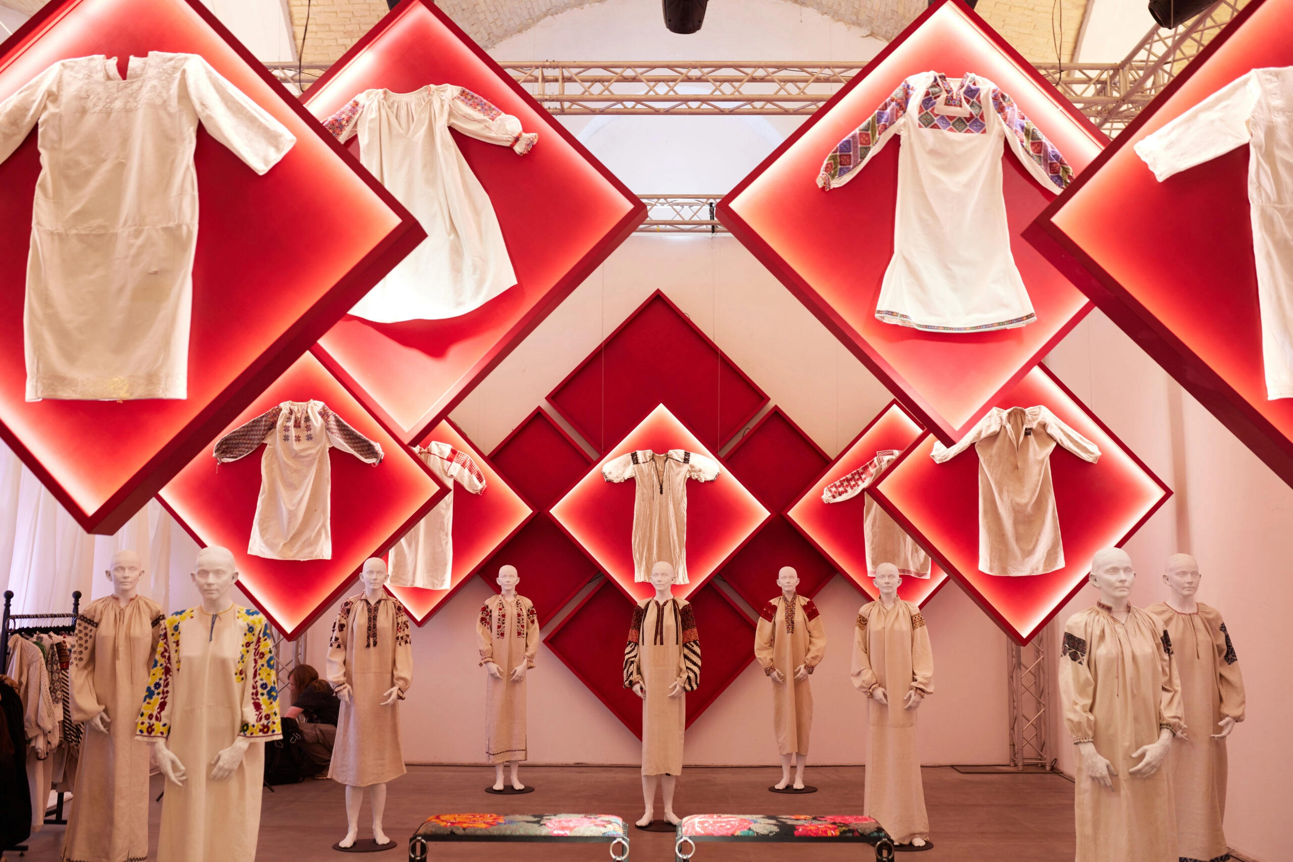 Презентація вишиванок зз архіву Khrystyna Rachytska