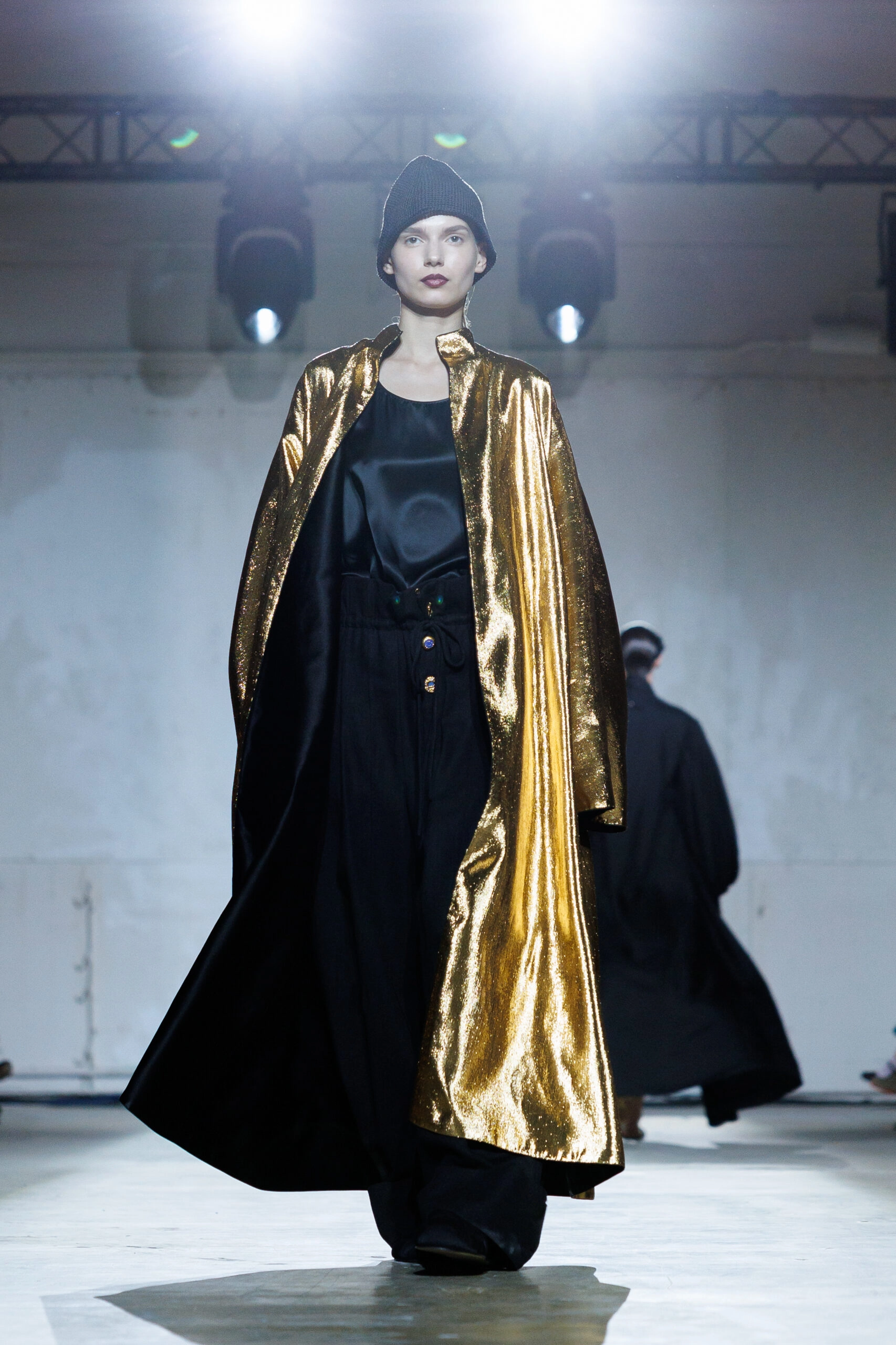 золоте пальто