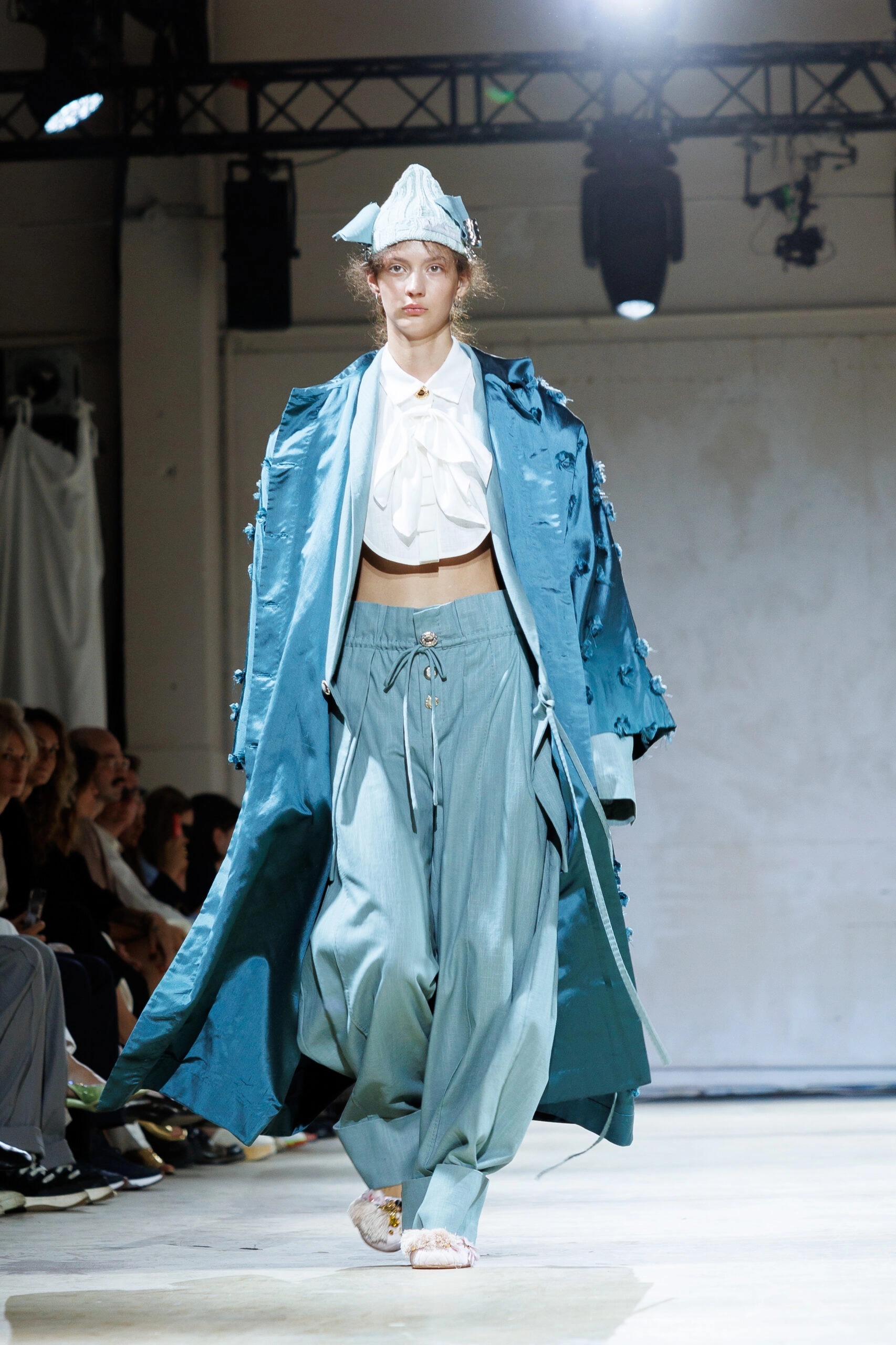 блакитне пальто