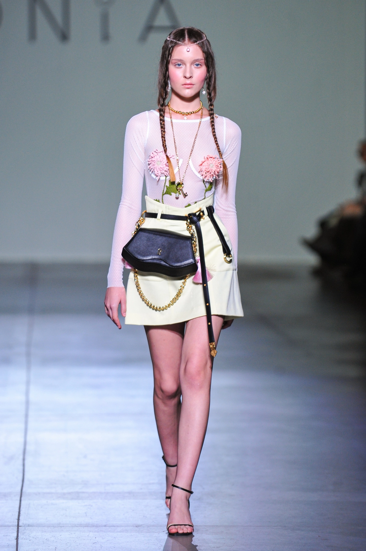 лонгслів жіночий з вишивкою