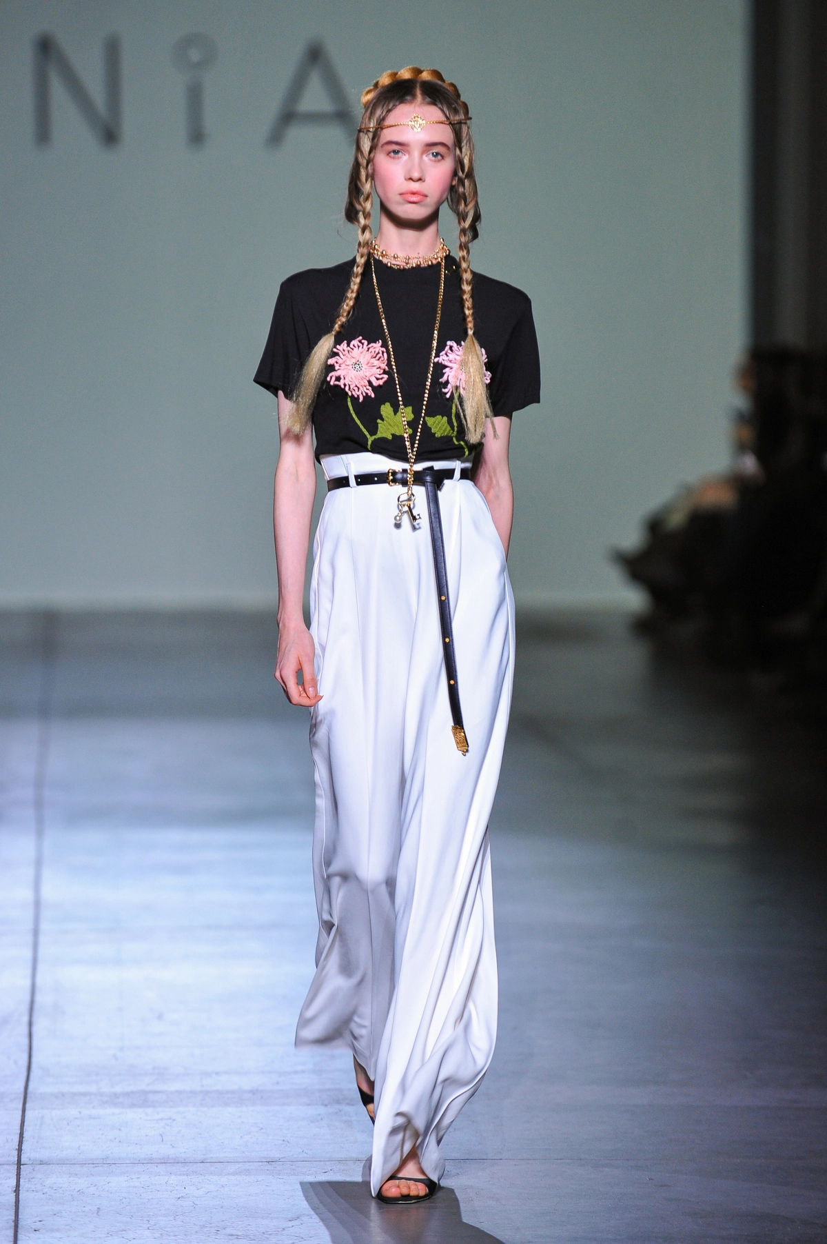 футболка жіноча