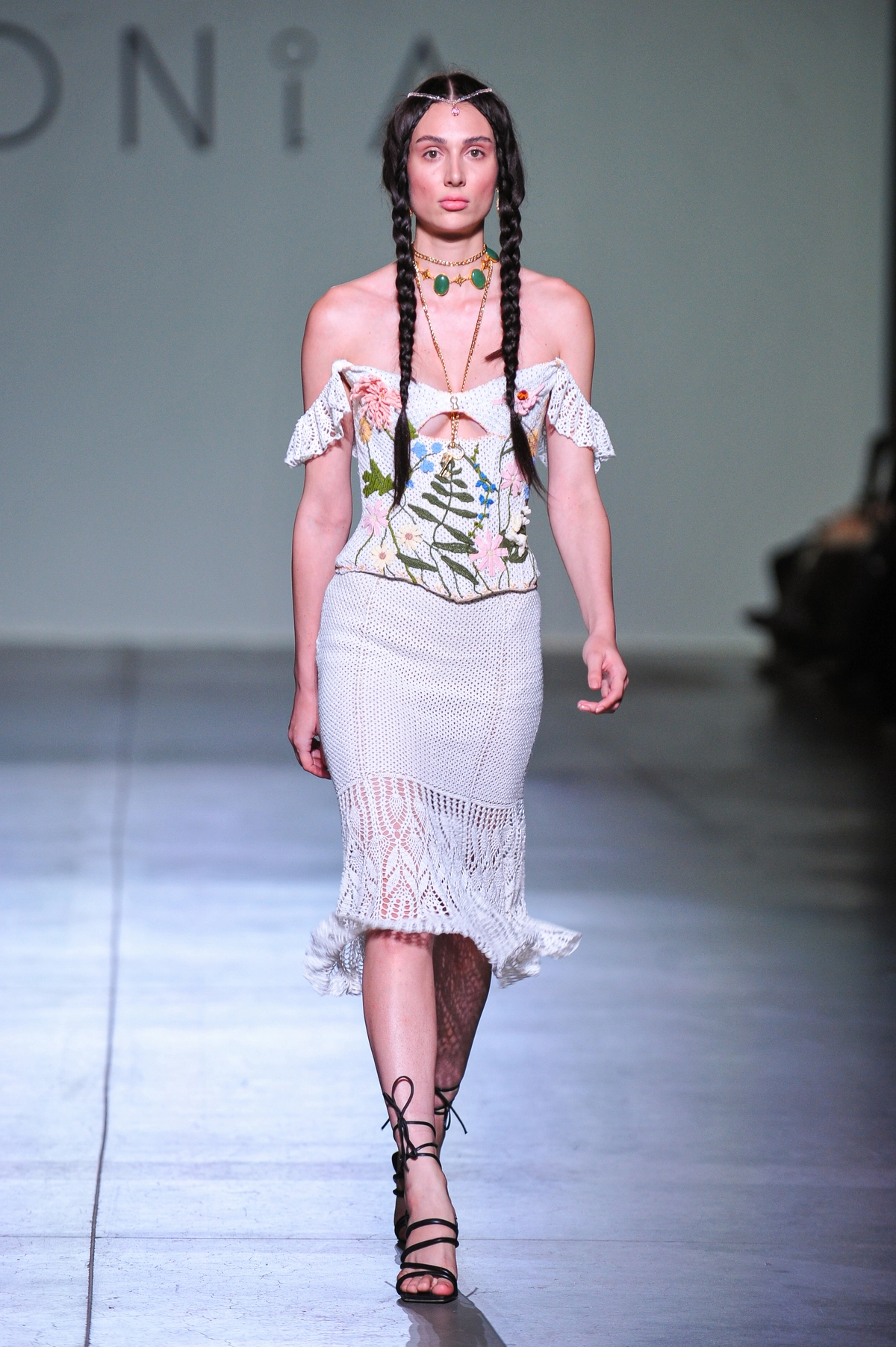 корсет з вишивкою