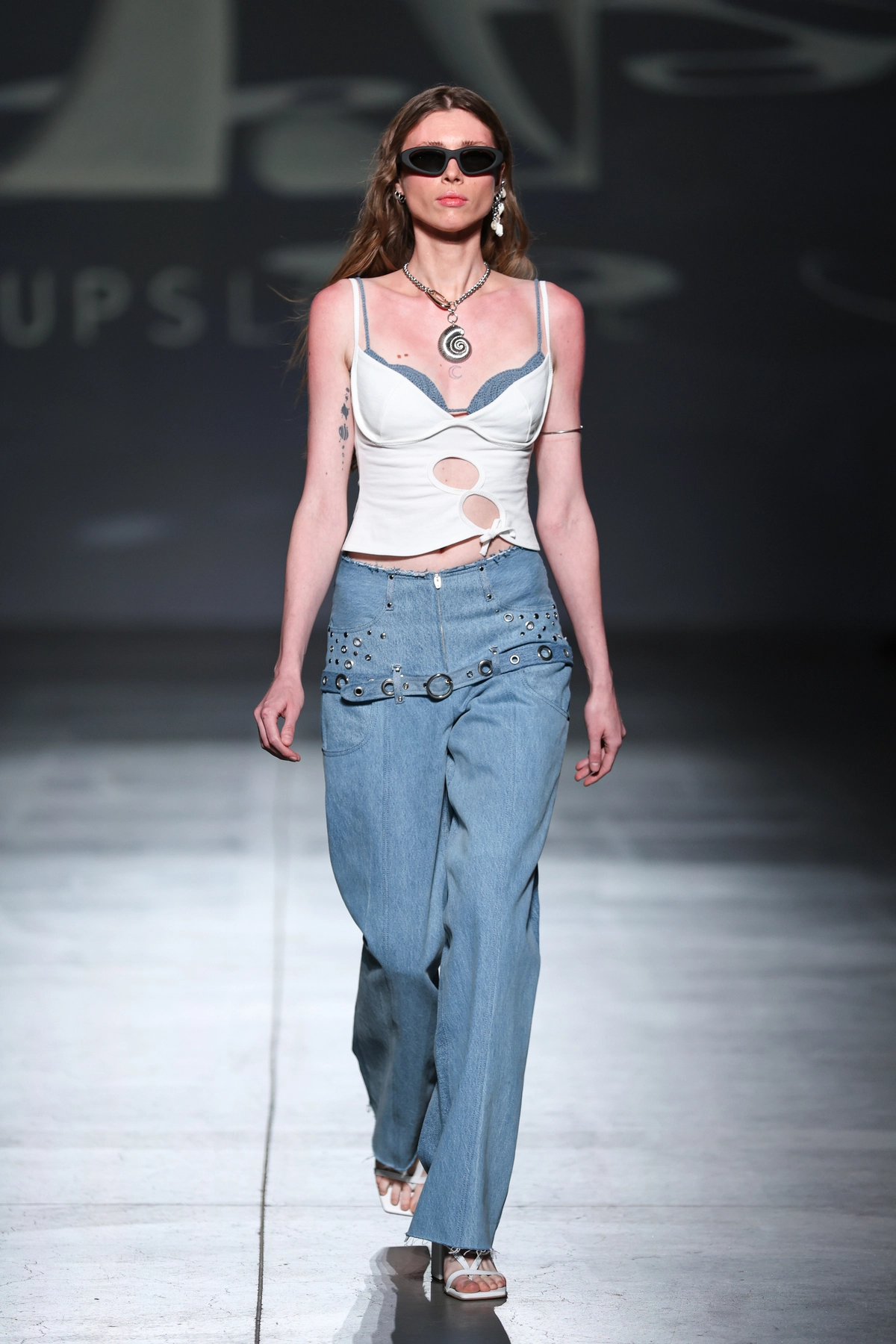 джинсы из апсайкл-денима