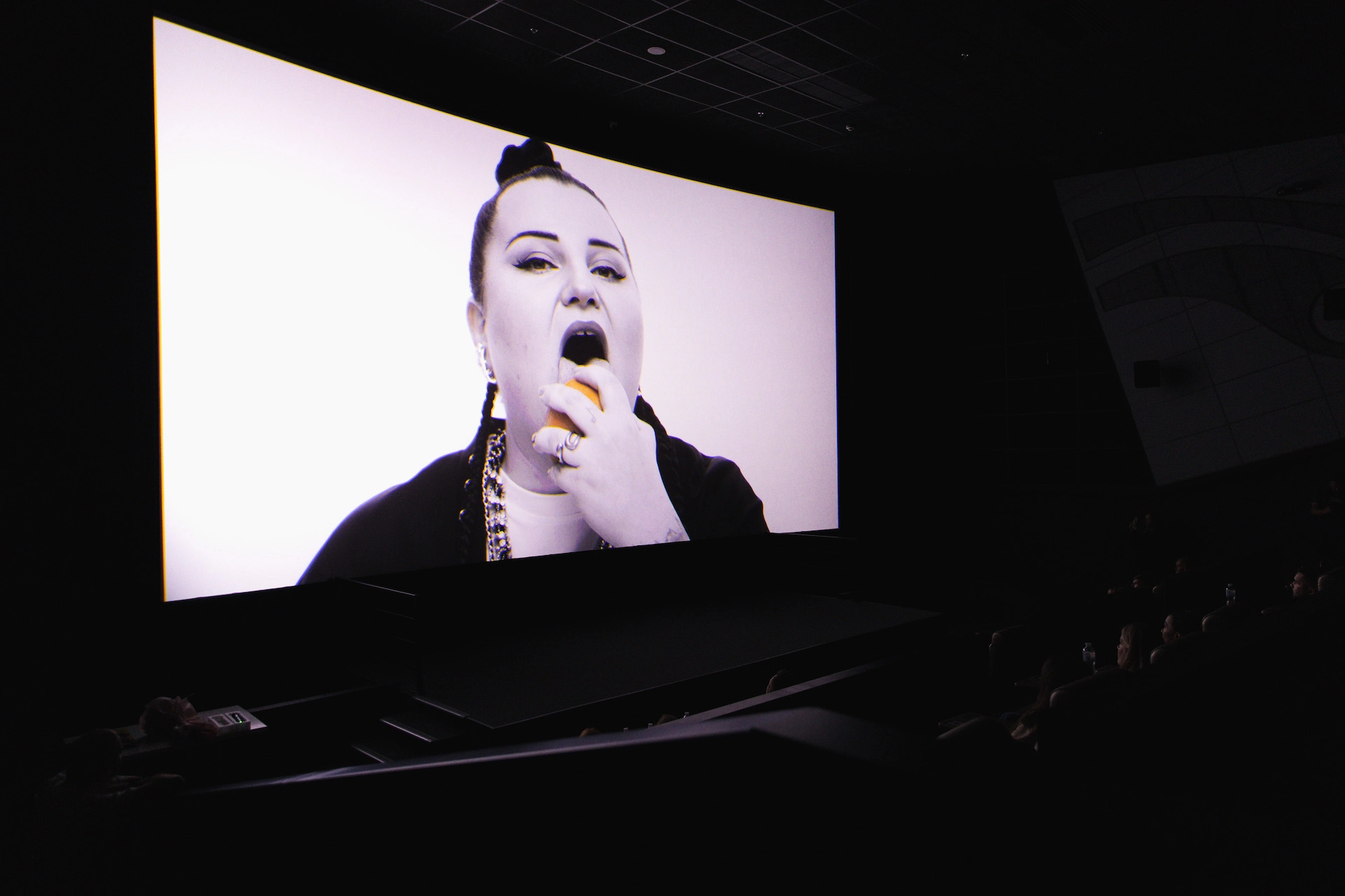 alyona alyona А кто хейтит 10 блогерят