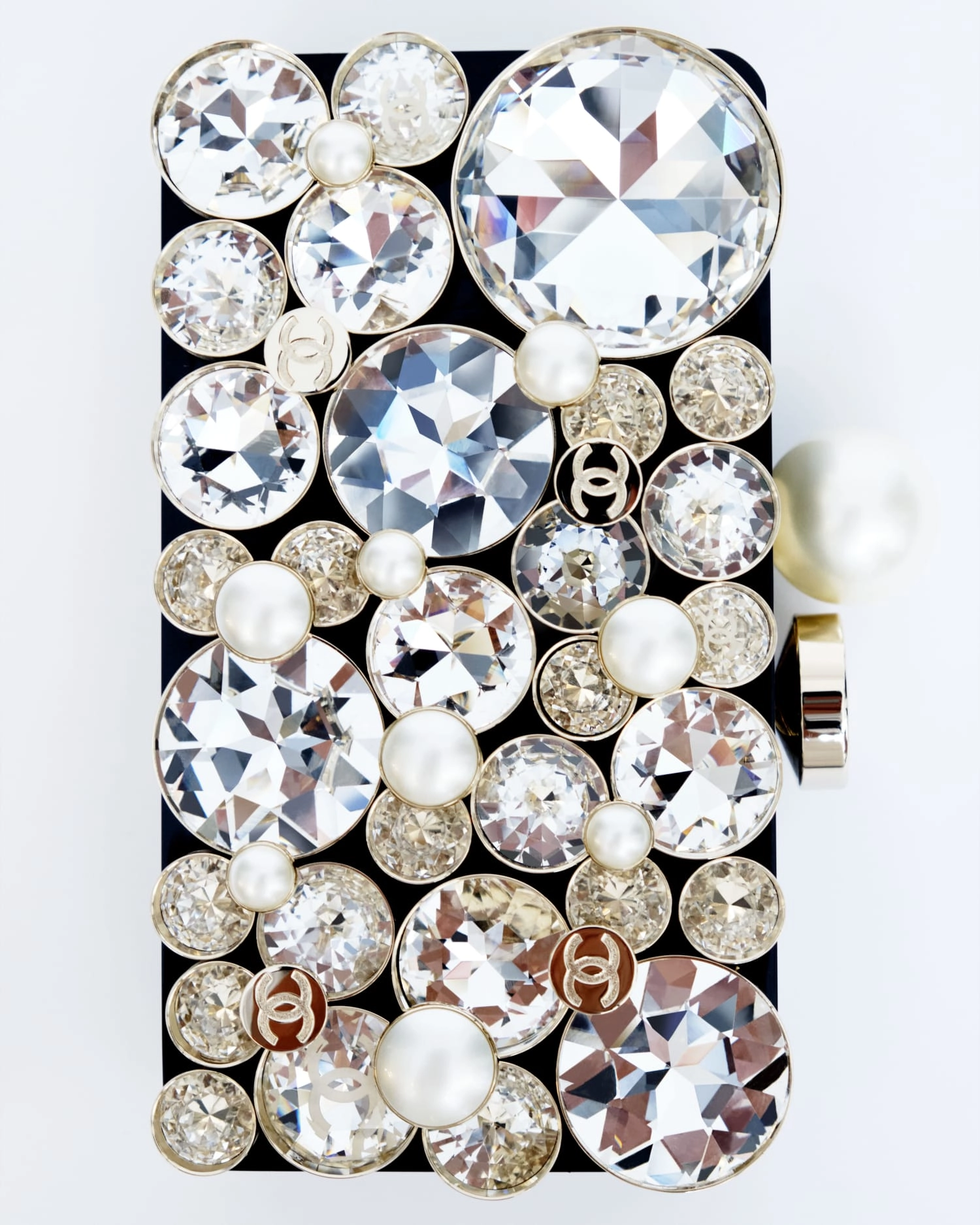 Chanel Prêt-à-Porter Осень-Зима 2025/26 клатч со стразами