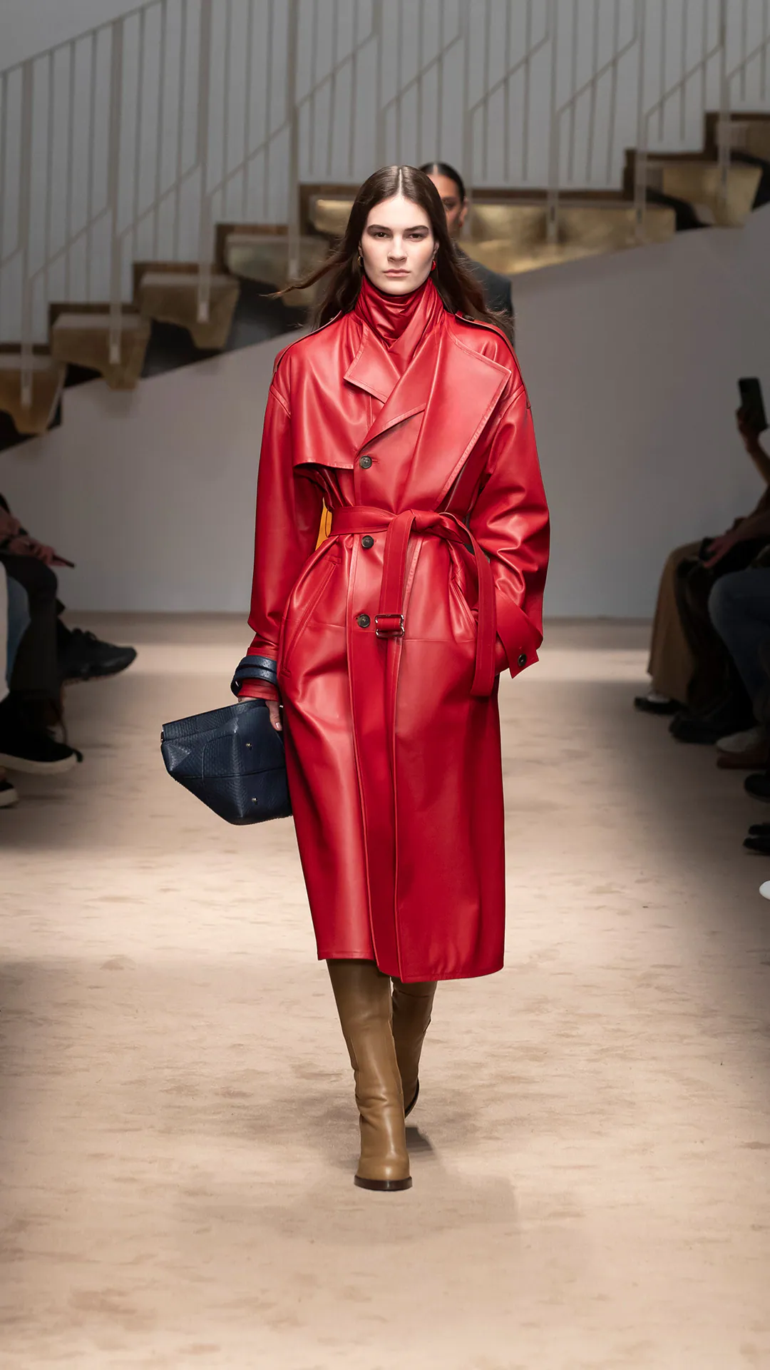 тренч кожаный красный