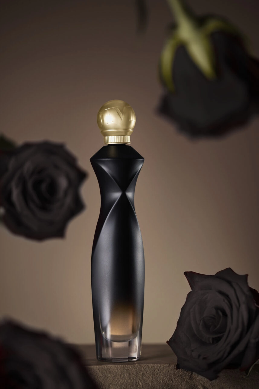 Oriflame представляє новий аромат Divine Dark Velvet