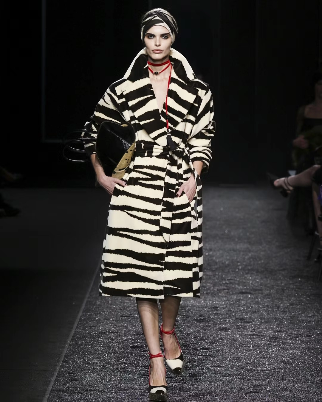 пальто жіноче