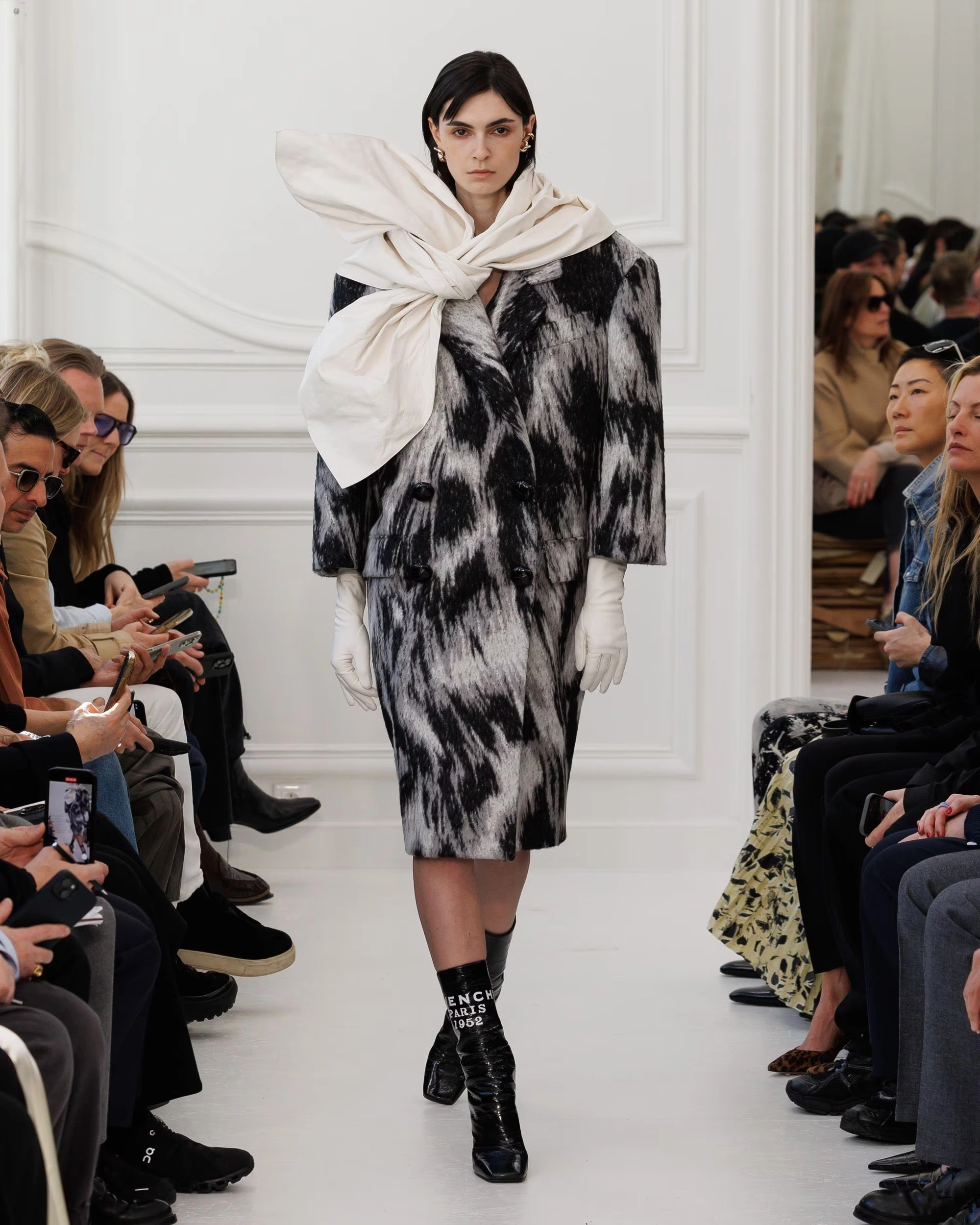 пальто жіноче