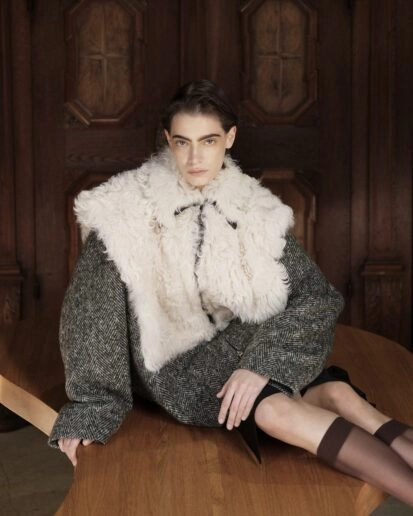 кампанію сезону FW25–26, що передає характер жінки бренду: самостійної, розумної, впевненої у своїх рішеннях.