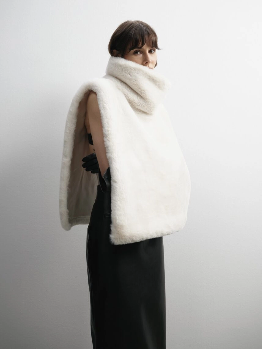 Хутряна манишка — стильний і теплий тренд зими 2025/2026