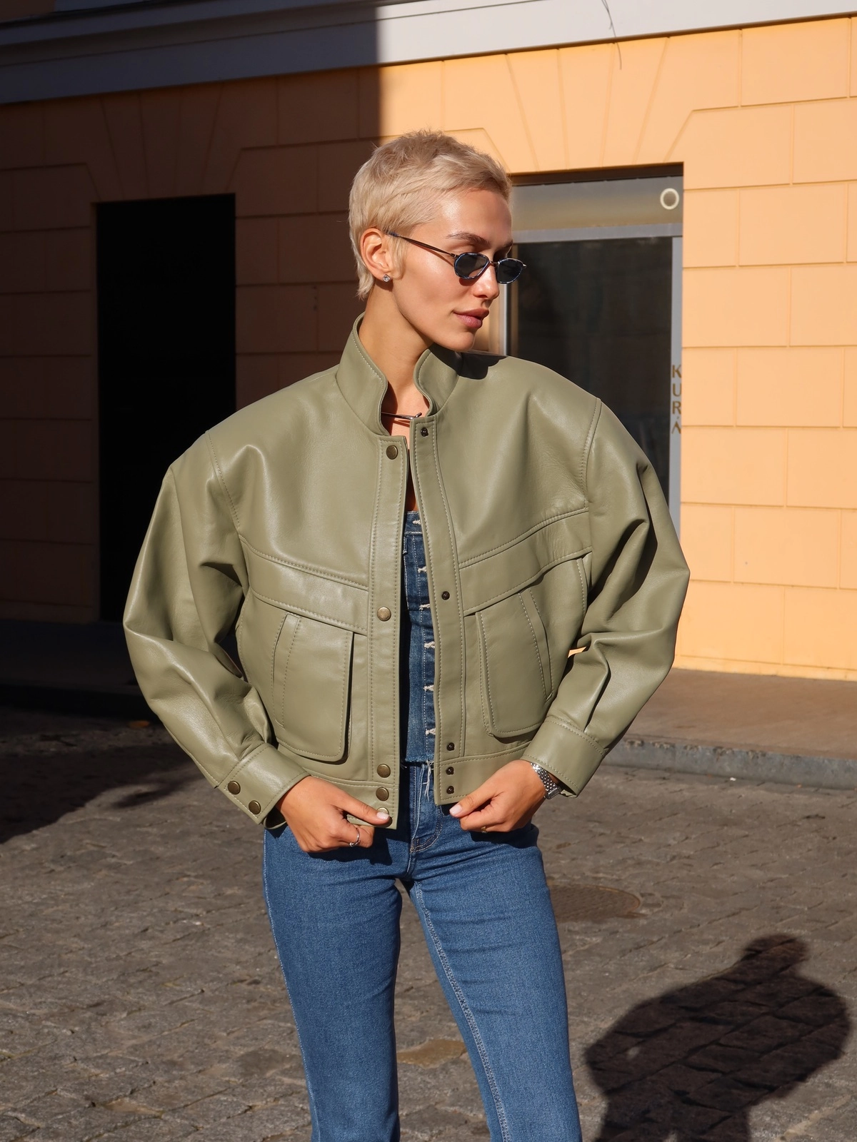 шкіряна куртка жіноча