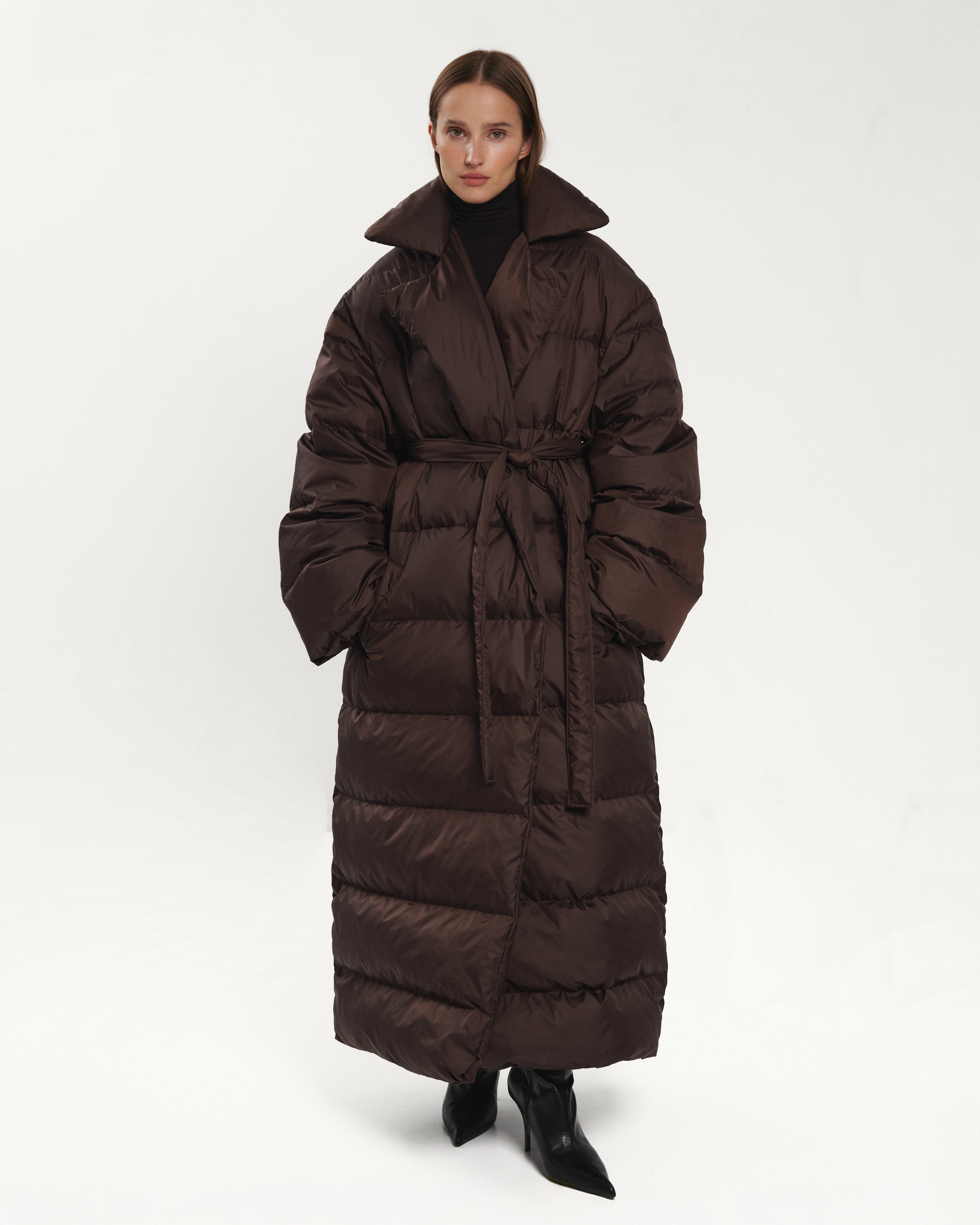 довгий пуховик