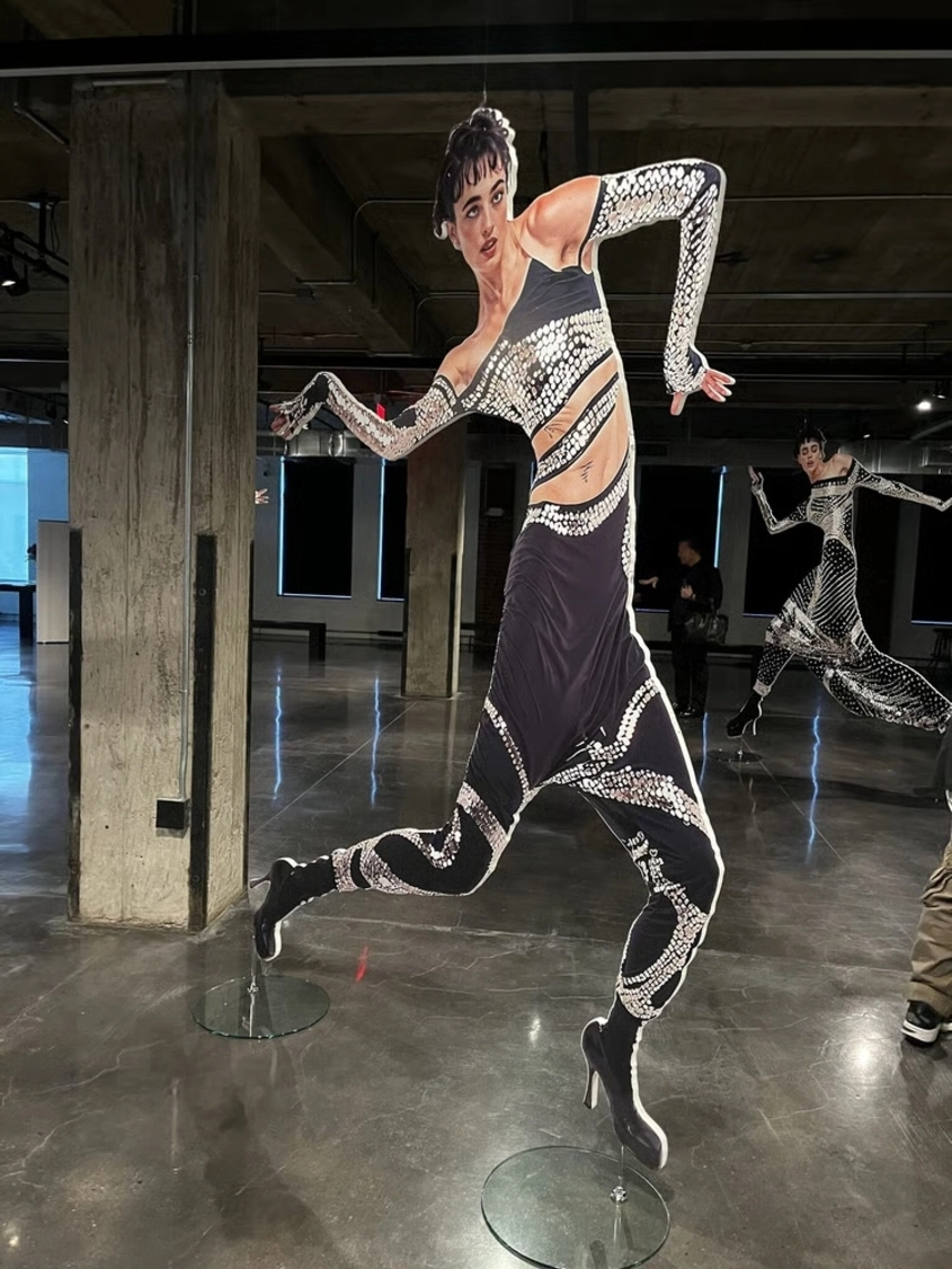 Коллекция Нормы Камали, созданная с помощью ИИ.