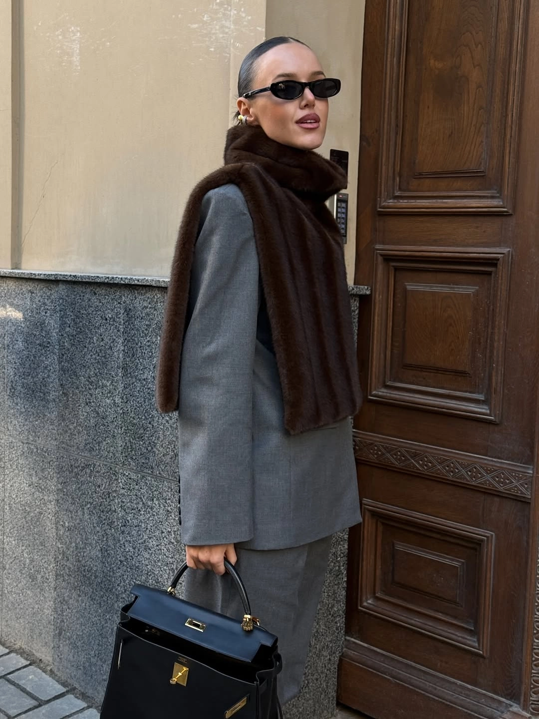 манішка коричнева