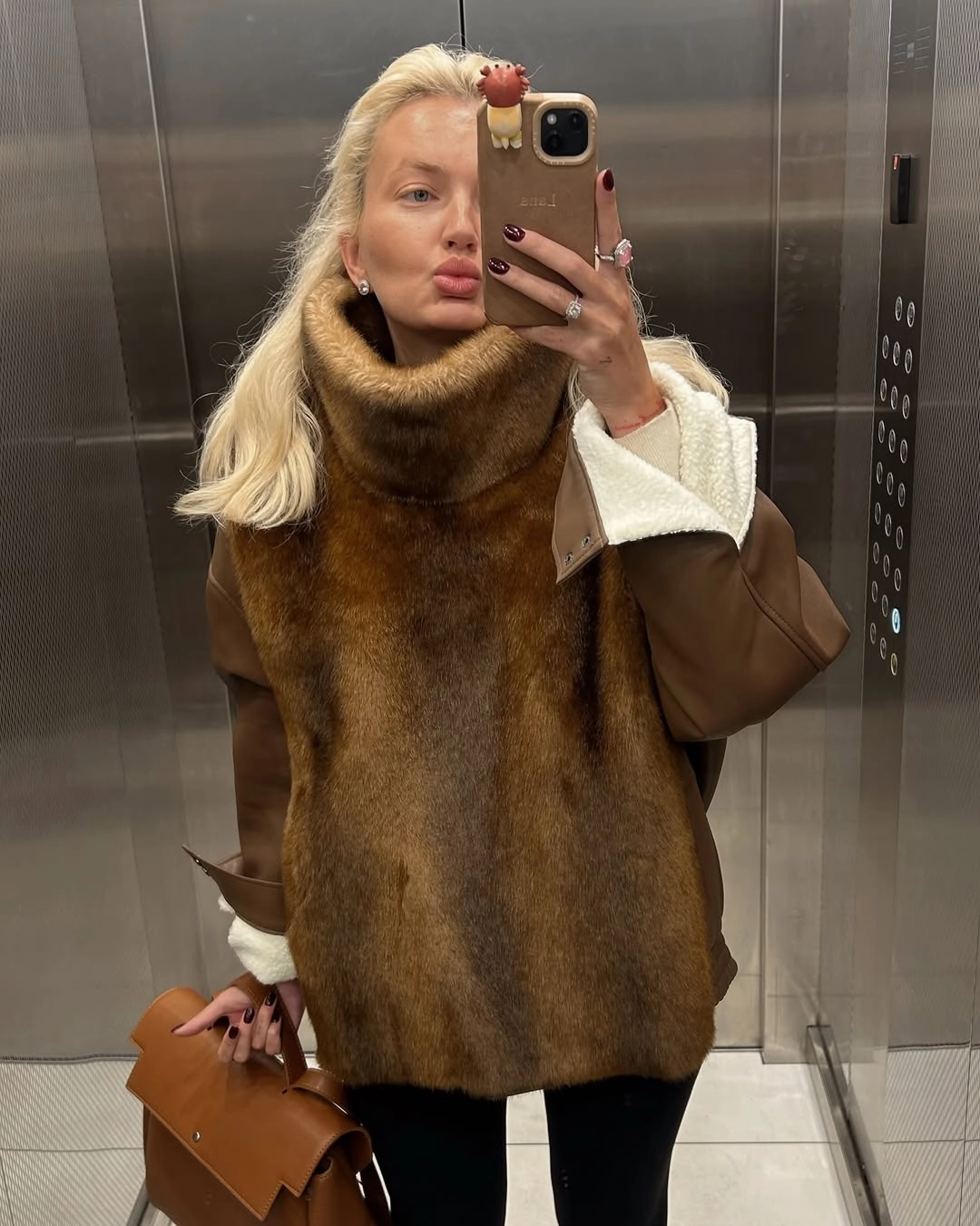 Поєднання манишки з дублянкою