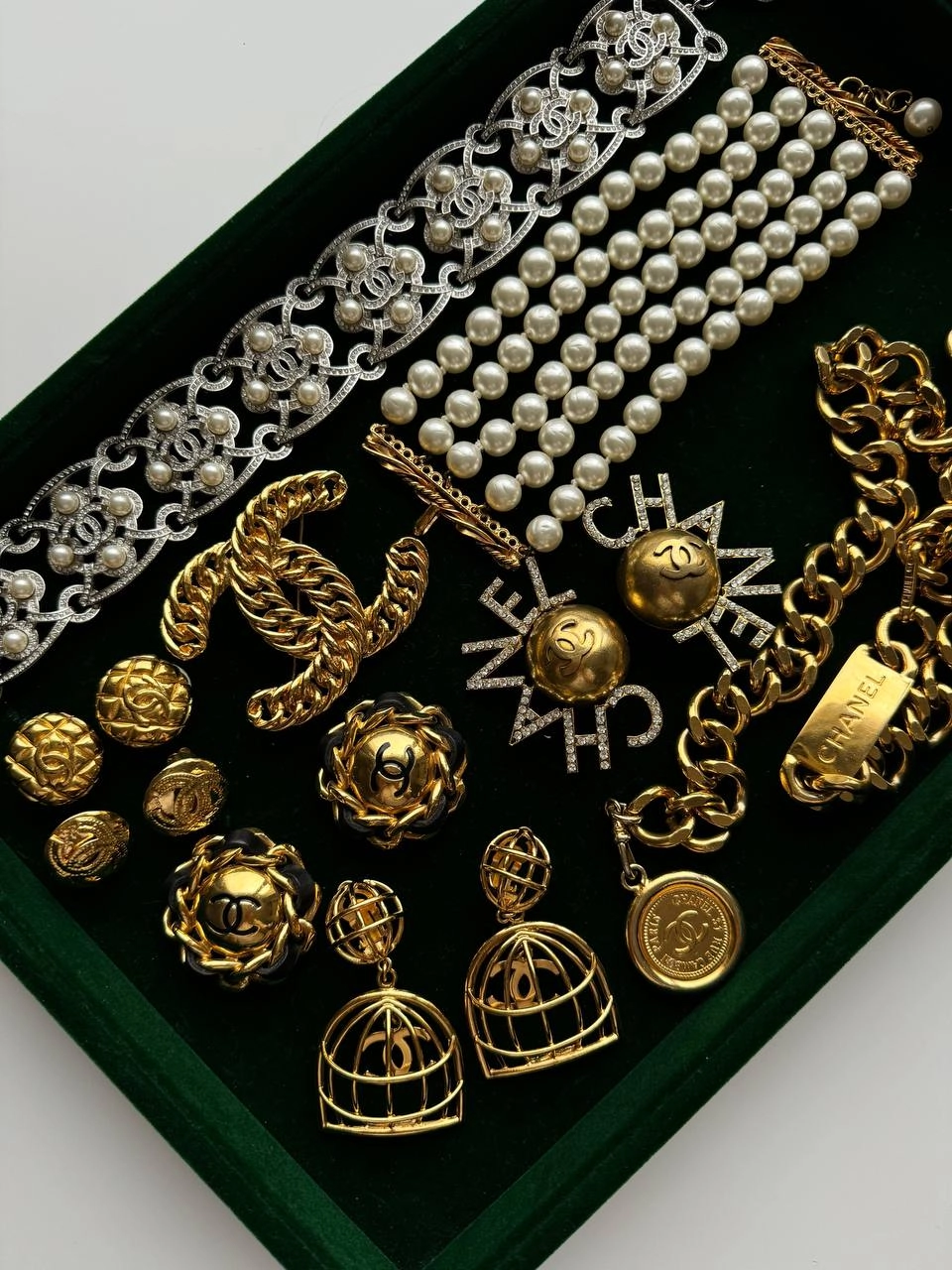 вінтажні прикраси