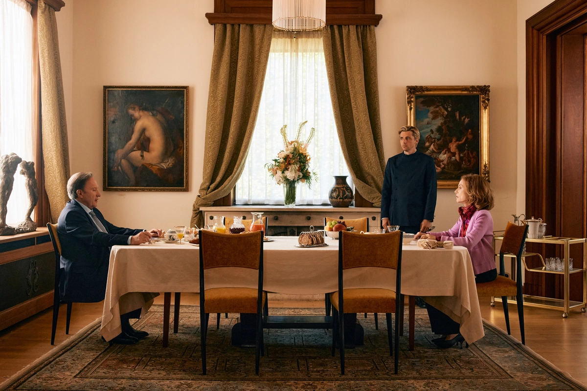 кадр з фільму «Найбагатша жінка світу»