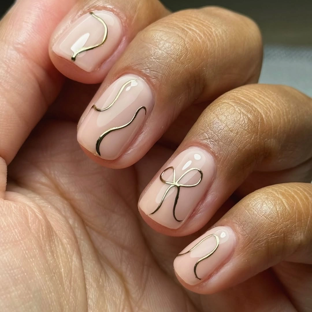 Нюдовий манікюр на которкі нігті