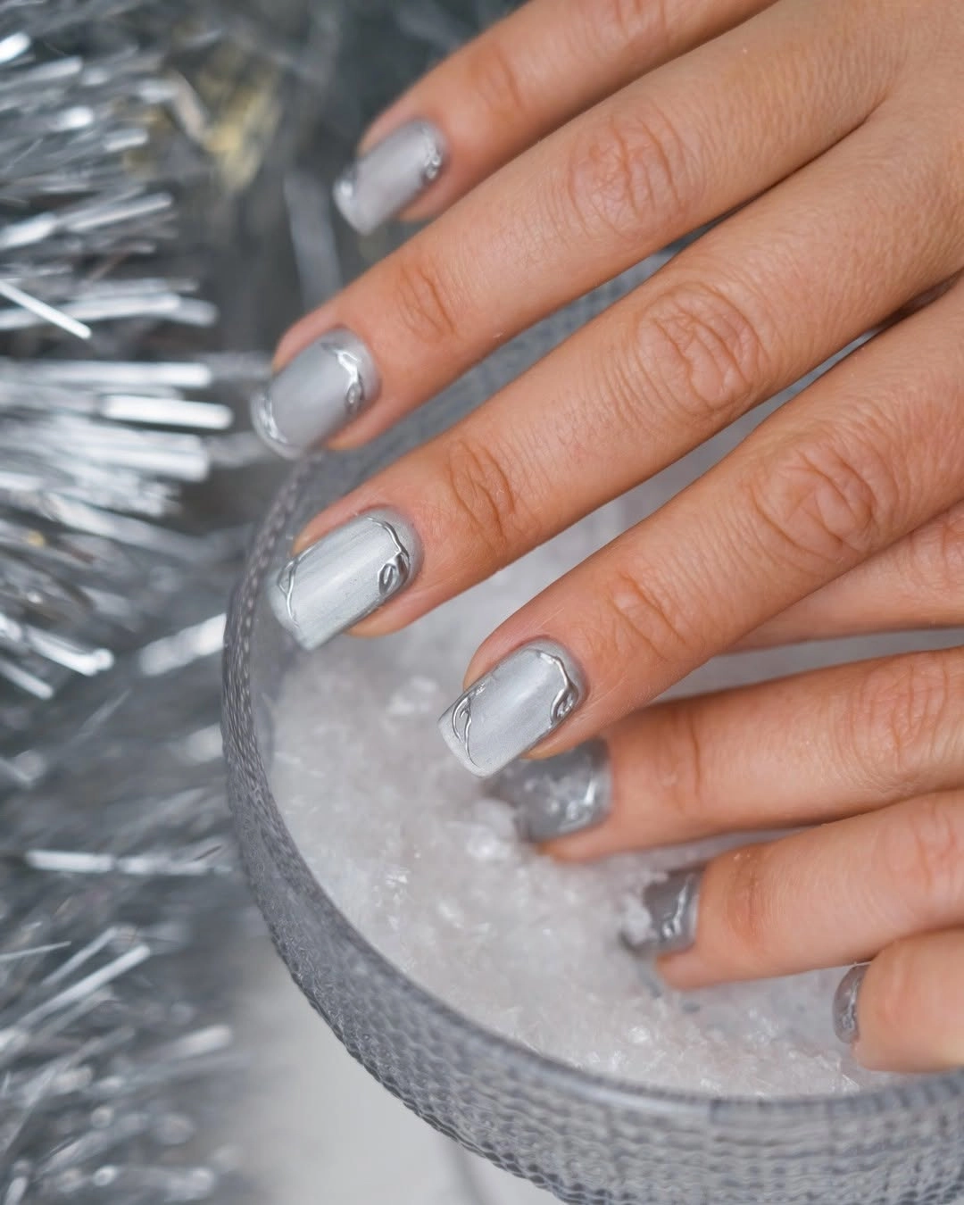 срібний манікюр