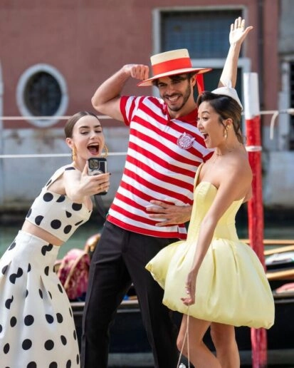 Сукні, капелюхи, прикраси і кетс'ют: українські бренди в п'ятому сезоні «Емілі в Парижі»