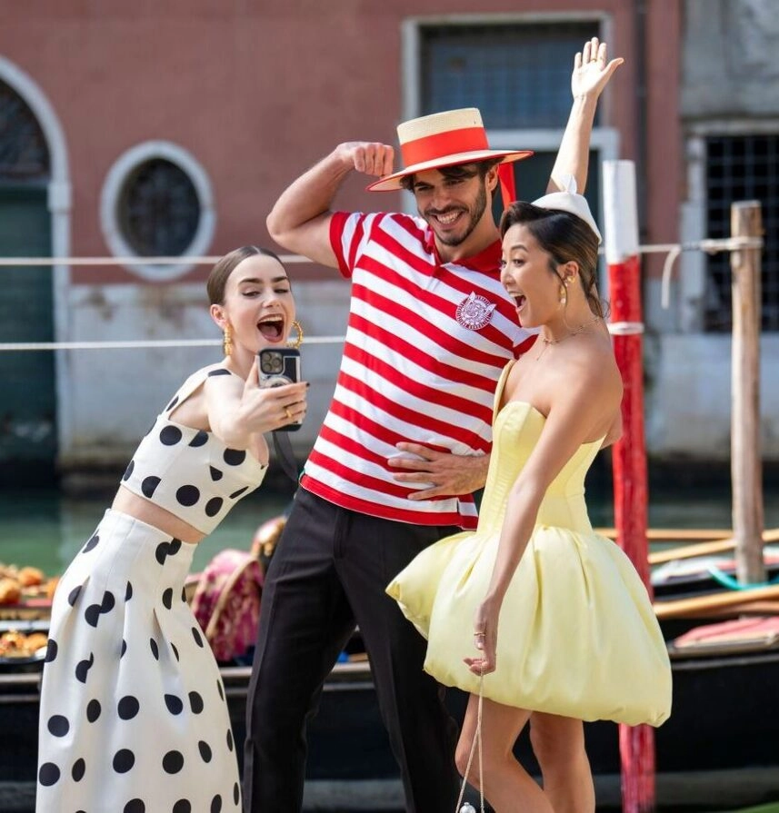 Сукні, капелюхи, прикраси і кетс'ют: українські бренди в п'ятому сезоні «Емілі в Парижі»