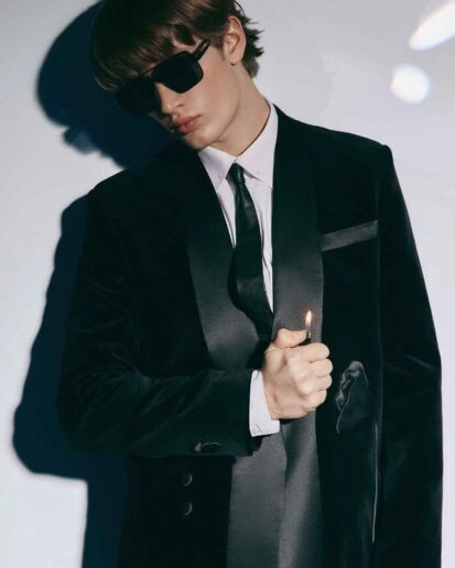 Вечірні сукні та смокінги у святковій колекції Andreas Moskin