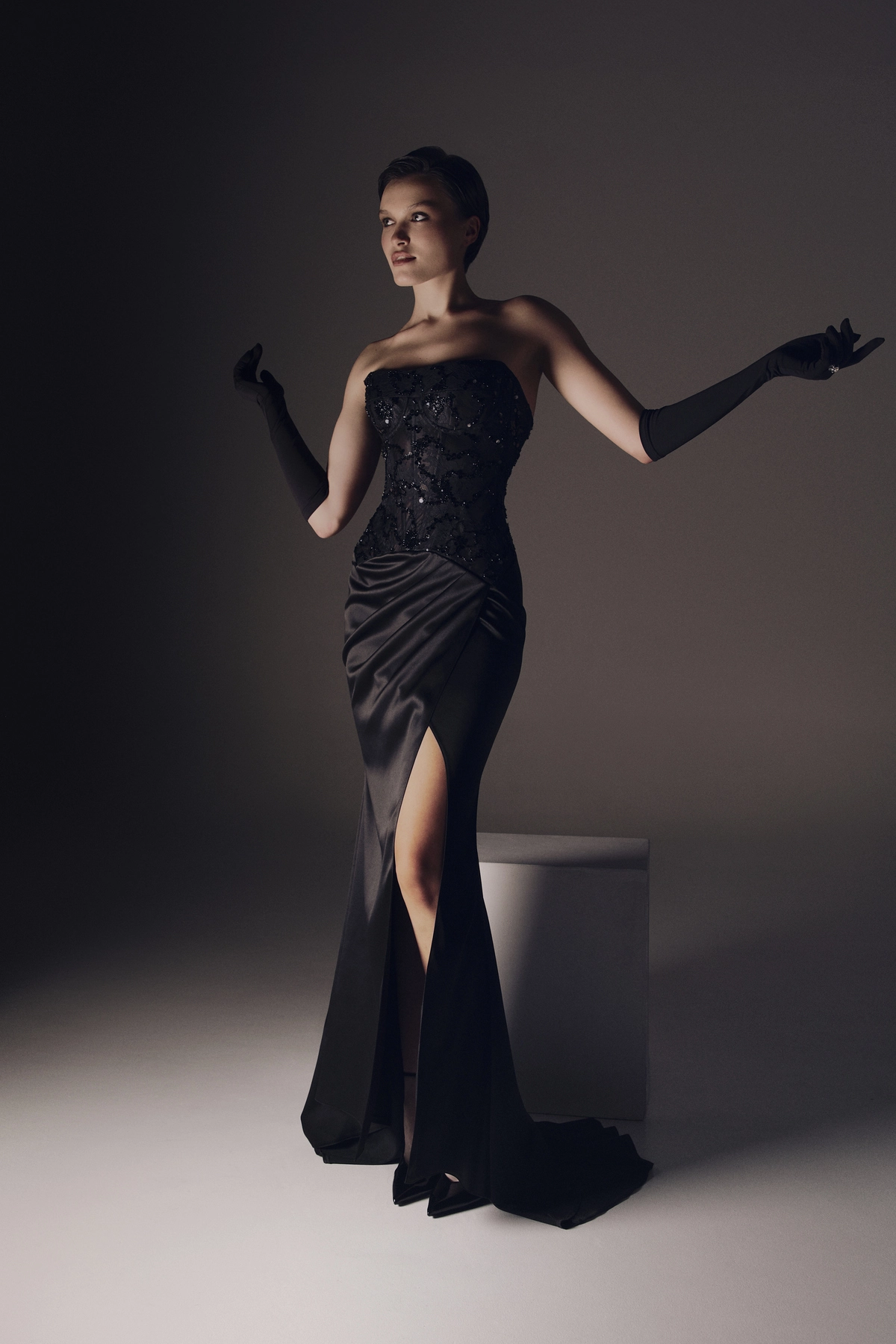 вечірня сукня з корсетом