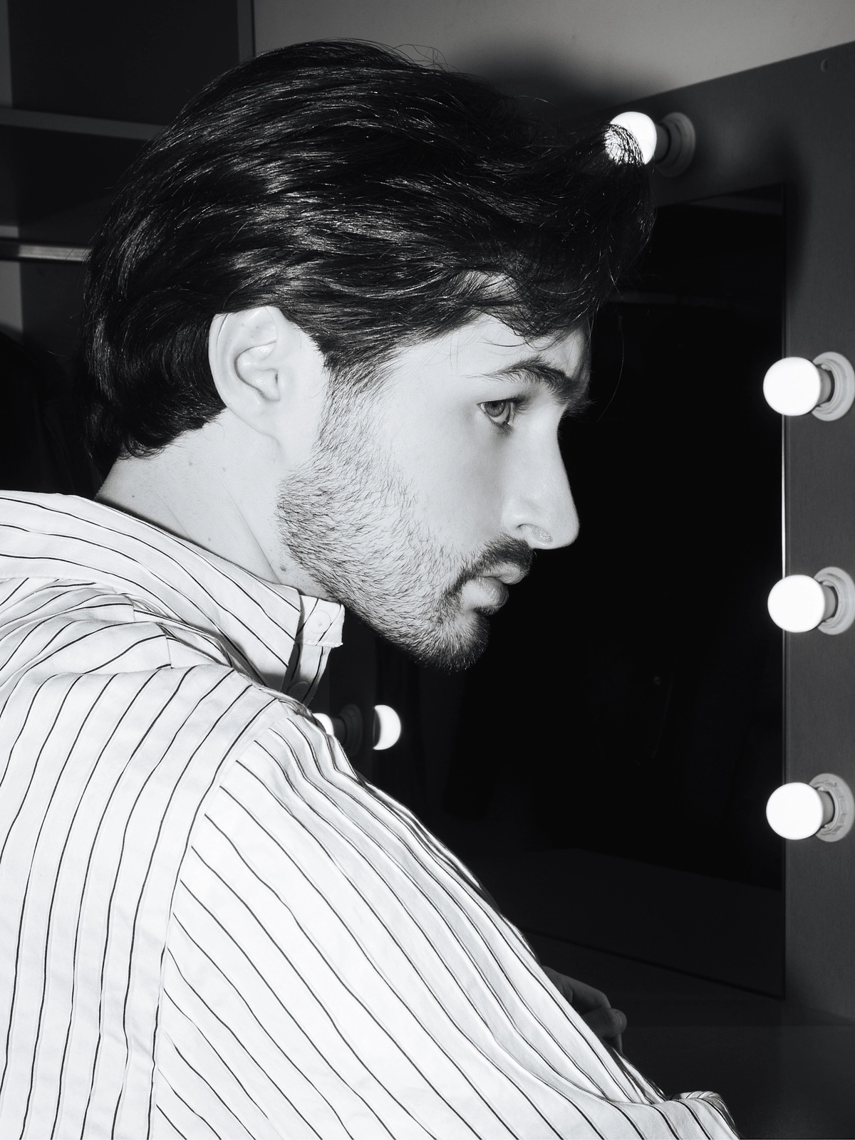 автор пісень та виконавець співак KHAYAT