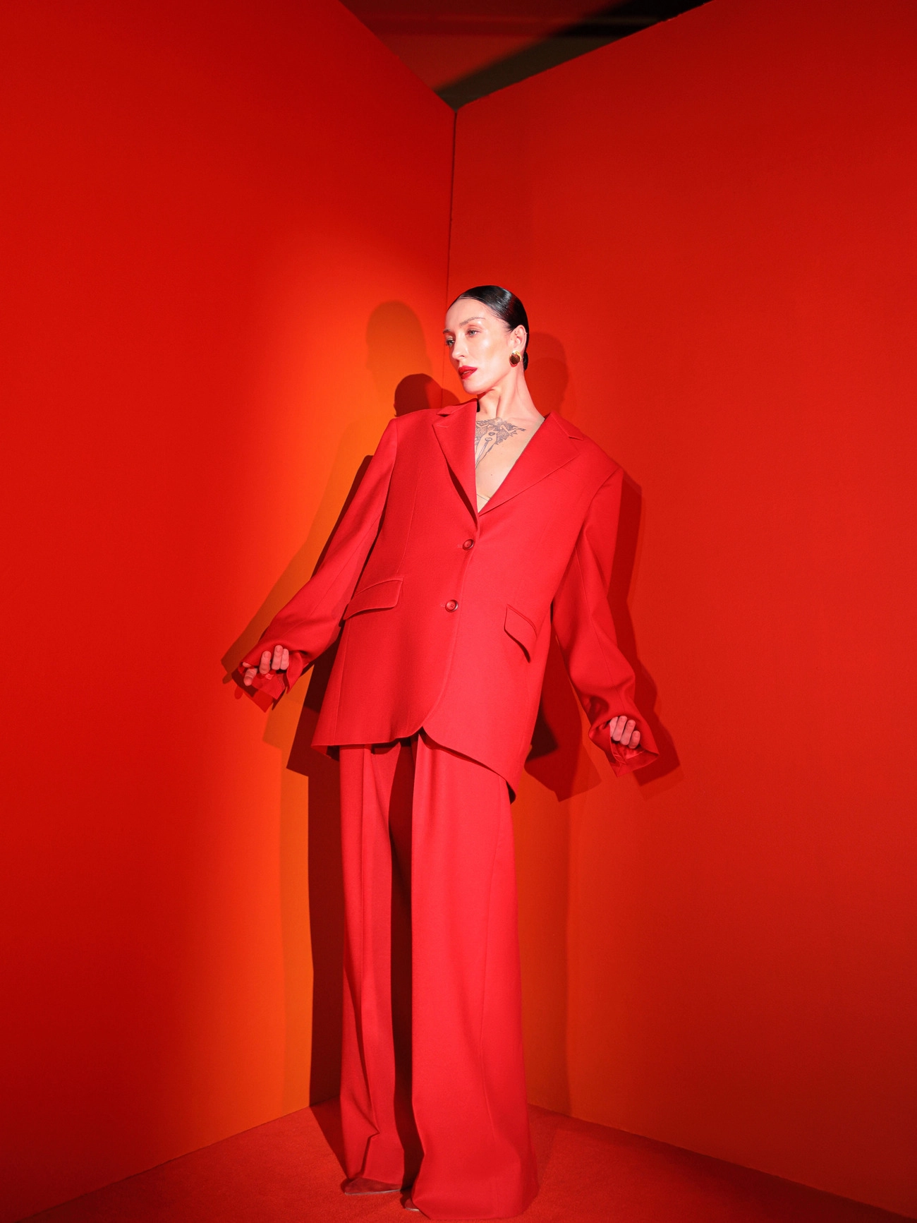 червоний костюм L’eskizzo