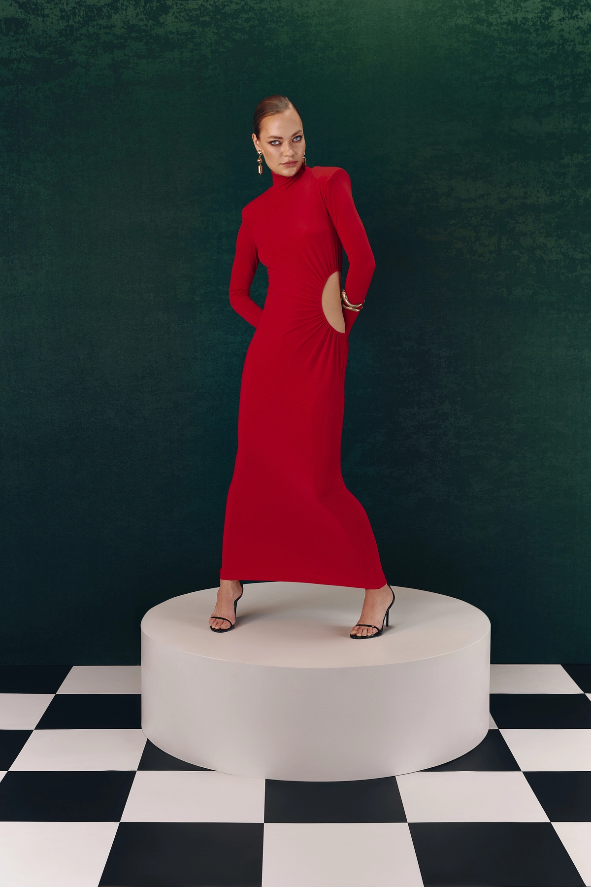 червона сукня