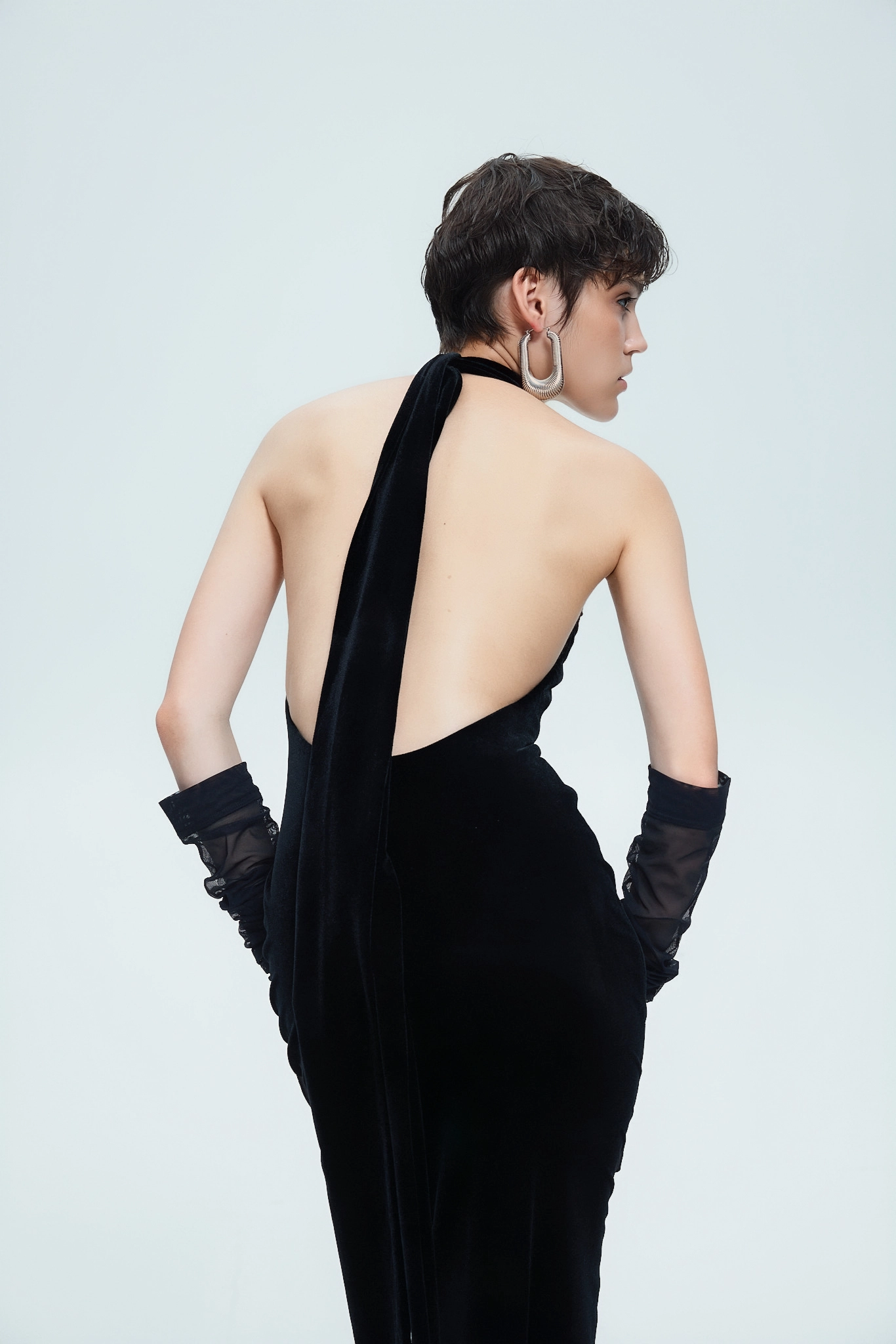 сукня з відкритою спиною