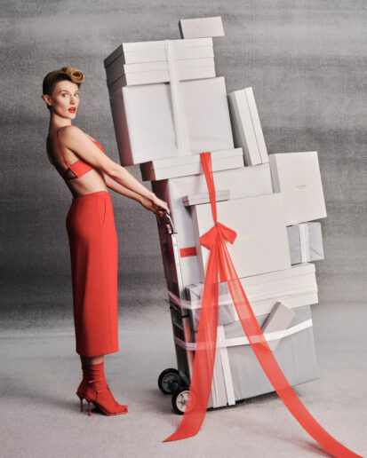 10 червоних речей для зустрічі Нового року — від шовкової сукні з мереживом та спідниці з лелітками до пальта та рукавичок