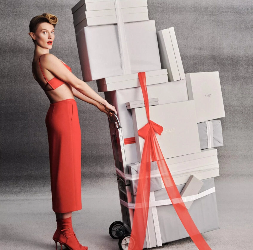 10 червоних речей для зустрічі Нового року — від шовкової сукні з мереживом та спідниці з лелітками до пальта та рукавичок