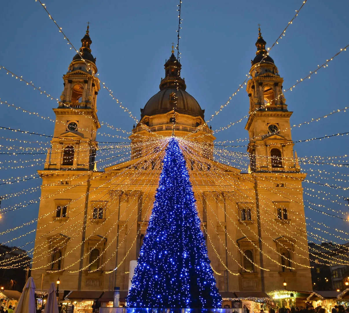 Затишна ялинка в Будапешті