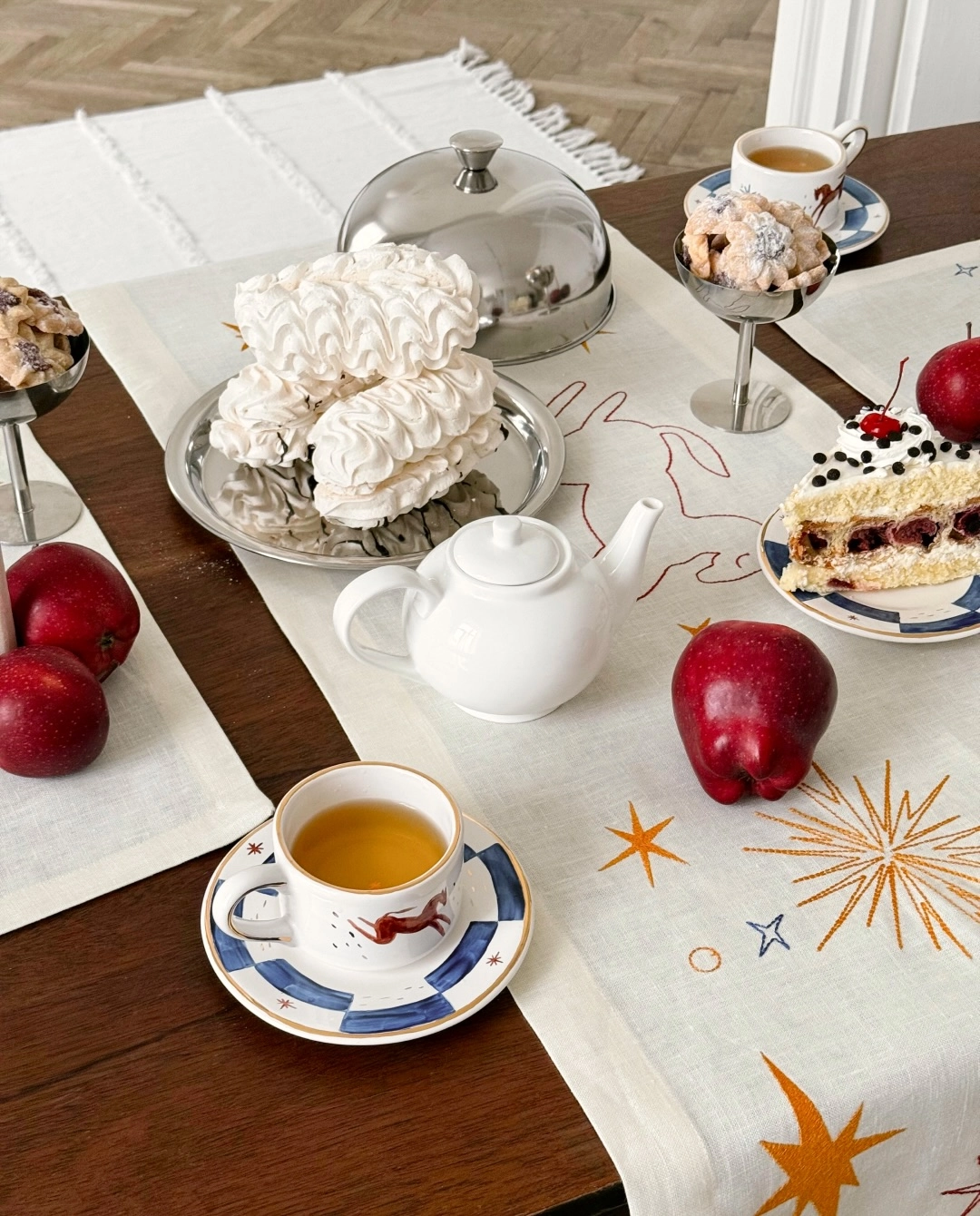 різдвяна колекція декору та посуду