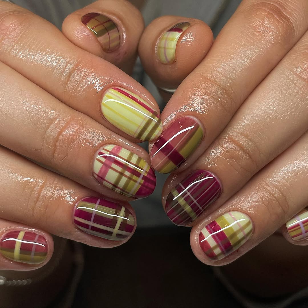 Манікюр в клітинку