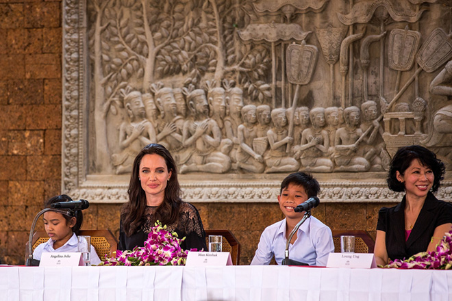 Анджелина Джоли впервые прокомментировала развод с Брэдом Питтом - фото 
