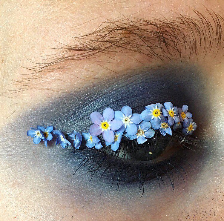 Бьюти-тренд в Instagram: цветы на веках - фото 5