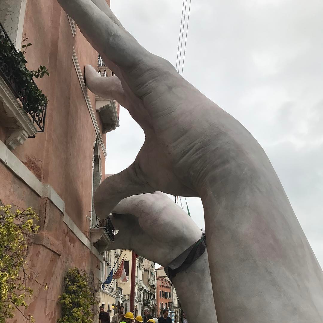 В Венеции появилась скульптура, посвященная глобальному потеплению - фото 