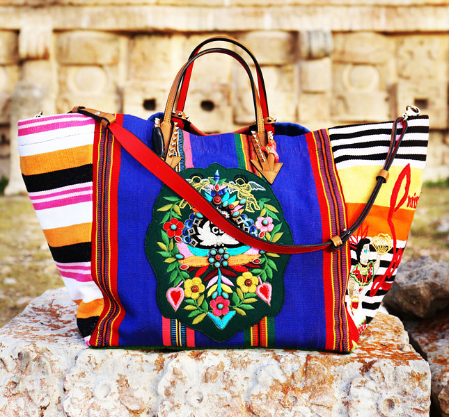 Кристиан Лубутен создал сумку с мастерицами племени майя - фото 1
